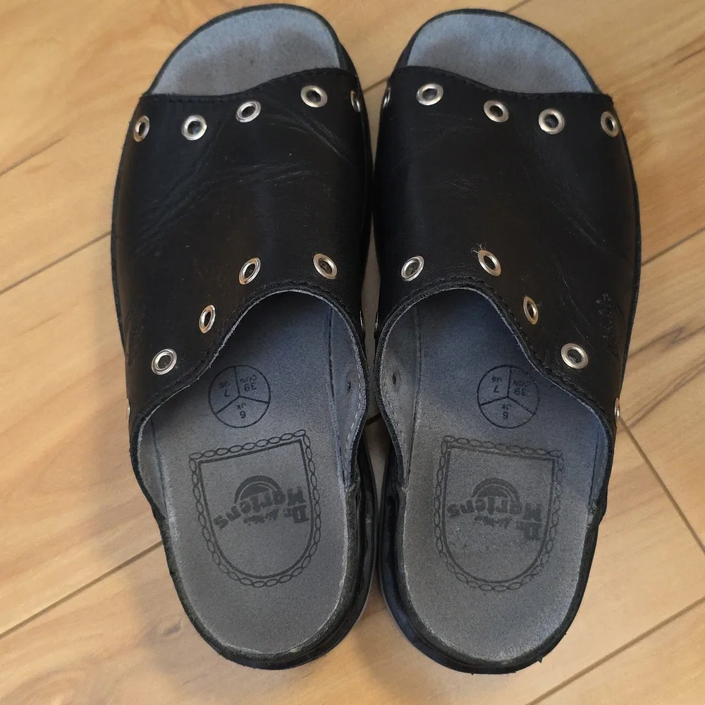 Dr. Martens Vintage Rare 9498 Black Slide Sandal w/ Grommets UK 6 Women 8-8.5🦋 - Picture 1 of 12